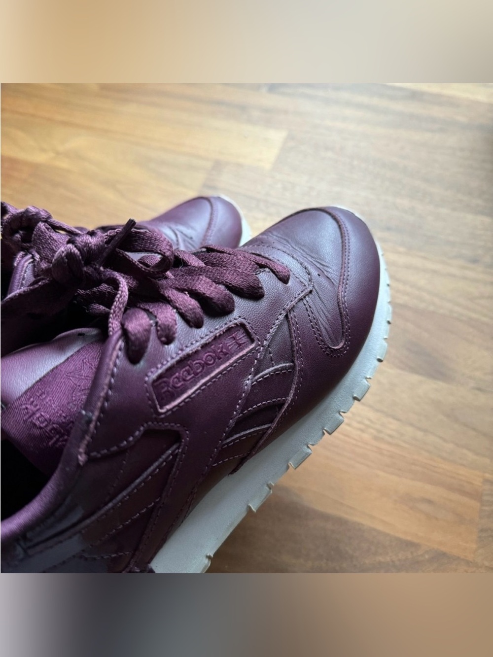 Reebok Classic Leather Sneakers – Burgundy / Matte Shine
